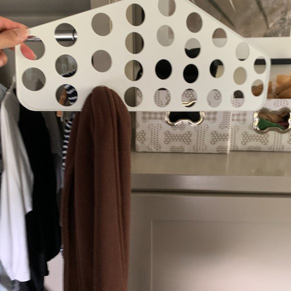 Scarf hanger - Picture 2 of 2